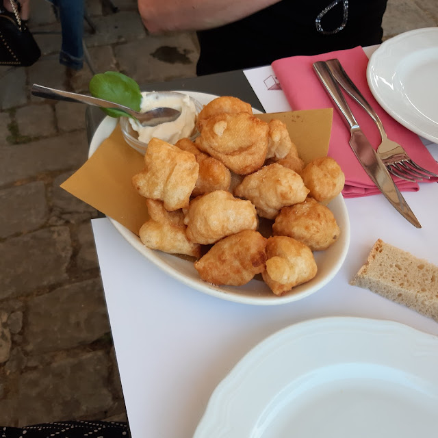 Coccoli Prosciutto E Stracchino