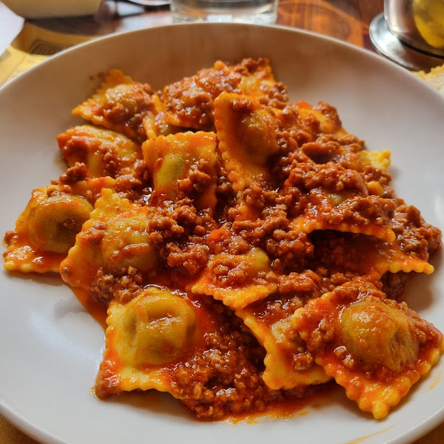 Ravioli E Sugo Di Carne