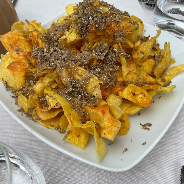 Fried Potato Chips with Fresh Truffle
