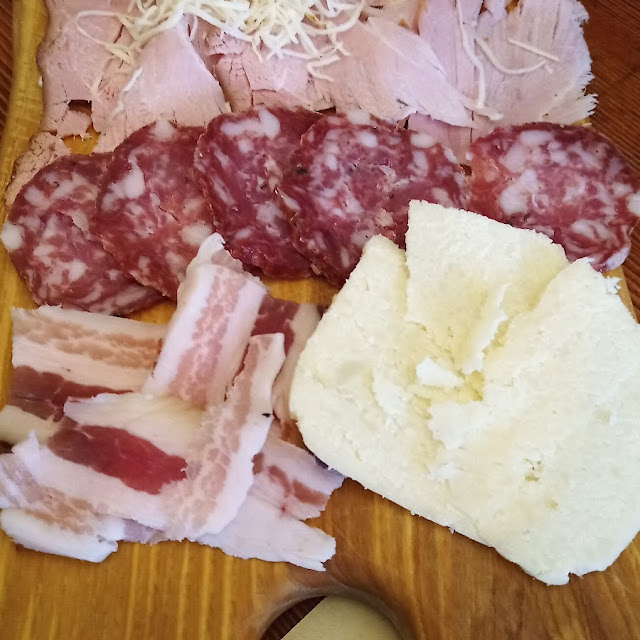 Tagliere Di Salumi E Formaggi