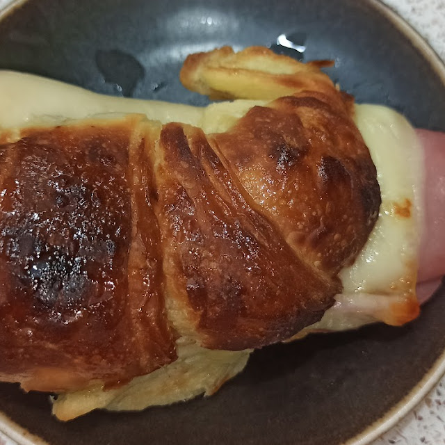 Medialuna de Jamón Y Queso