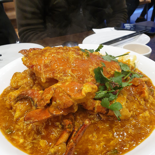 Singapore Style Crab with Egg Noodle
