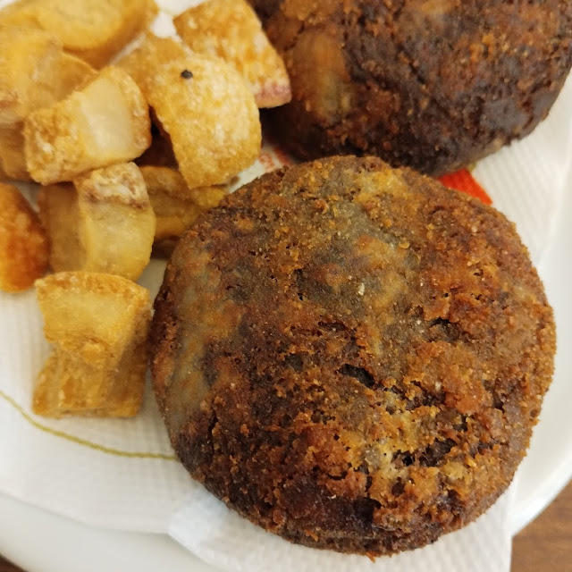 Bolinho de Feijoada Com Torresmo