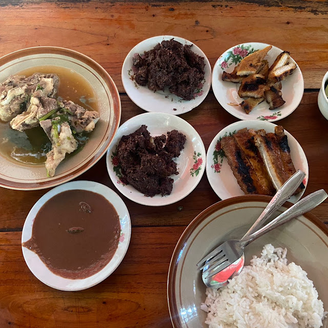 Sang-Sang Babi Panggang Daging & Lemak