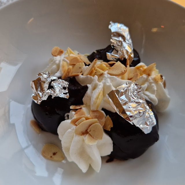 Scoglie Di Tartufo Nero E Insalatina
