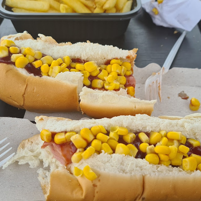 Pancho Con Barbacoa Y Choclo Pero Hay Diferentes Condimentos Para Elegir Así Lo Pedí Yo
