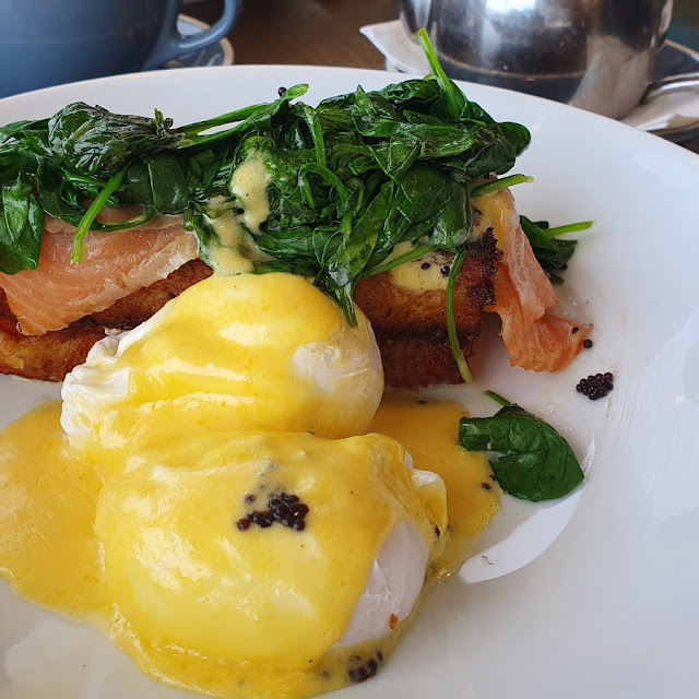 Eggs Benny with Smoked Salmon