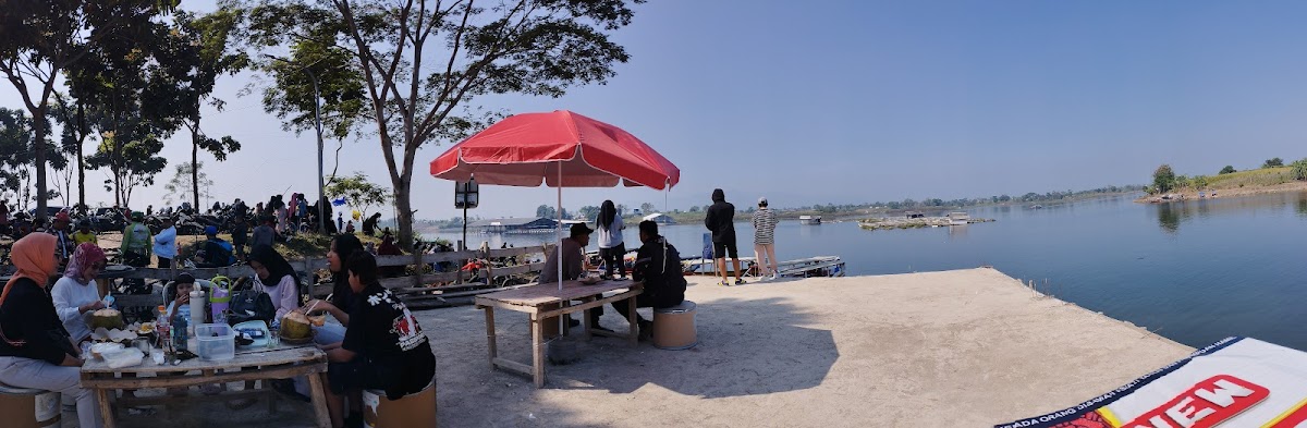 Parkir Sancang Parahyangan Resto