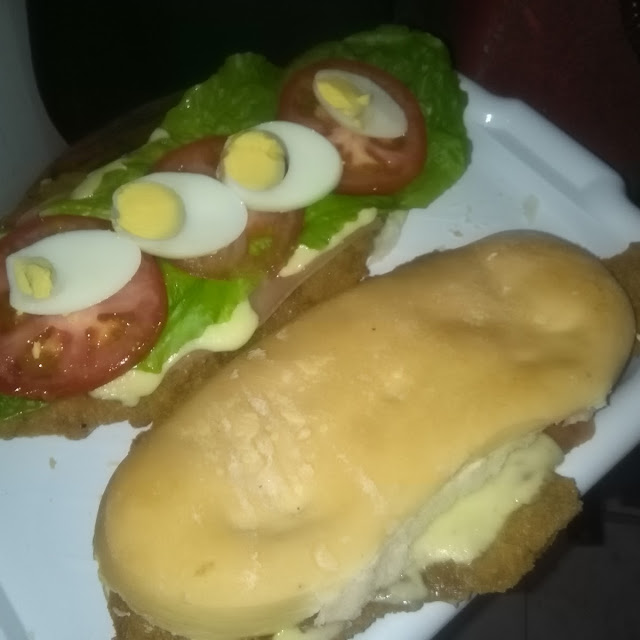 Sandwich de Mila Jamón Queso Lechuga Tomate Y Huevo
