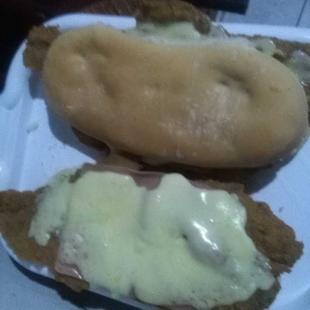 Sandwich de Mila Esa Con Jamón Y Queso