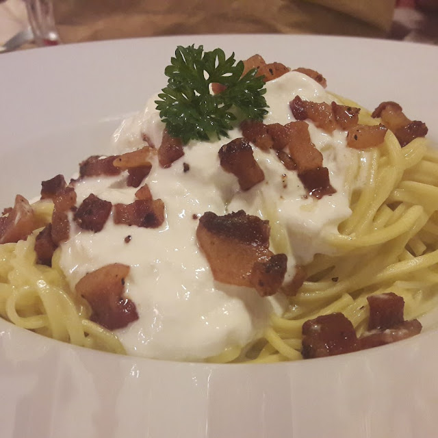 Tajarin Con Stracciatella Di Burrata E Ciccioli Di Guanciale