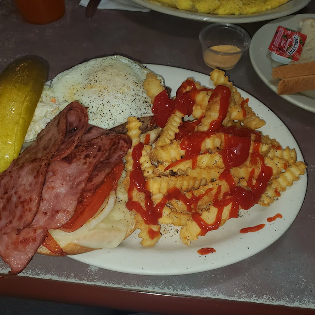 Burger Wmozzarella Cheese and Turkey Bacon