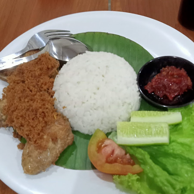 Nasi Ayam Goreng Lengkuas