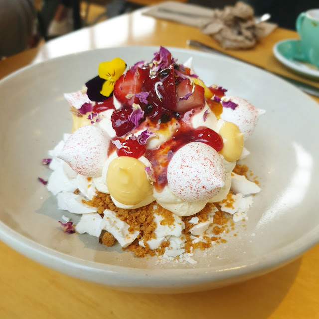 Cheesecake Pavlova