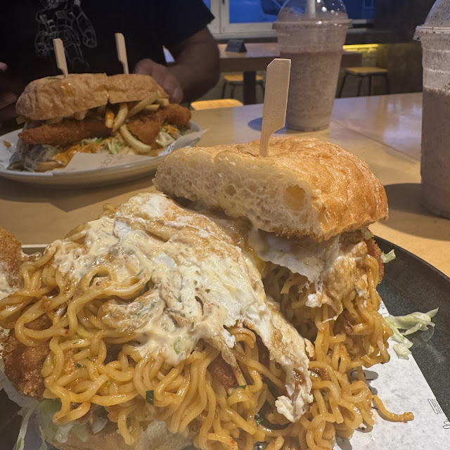 MI Goreng Schnitzel