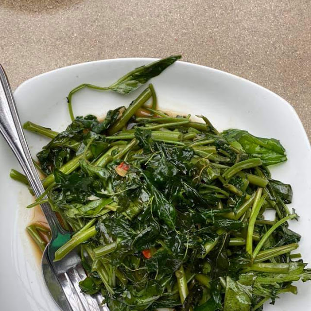 Crispy Water Spinach with Minced Chicken