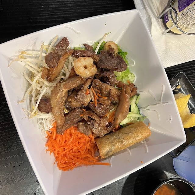 Grilled Chicken Shrimps Eggs Roll Rice Vermicelli Mix with Sour Sweet Fish Spice