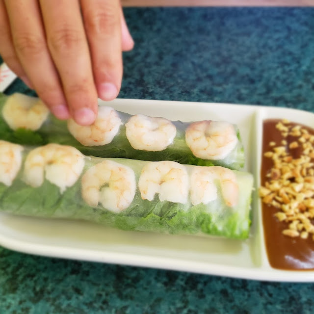 Fresh 2 Pieces Salad Rolls