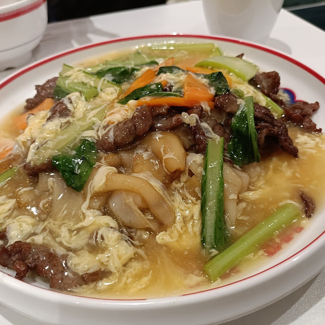 Egg Gravy Hor Fun with Seafood