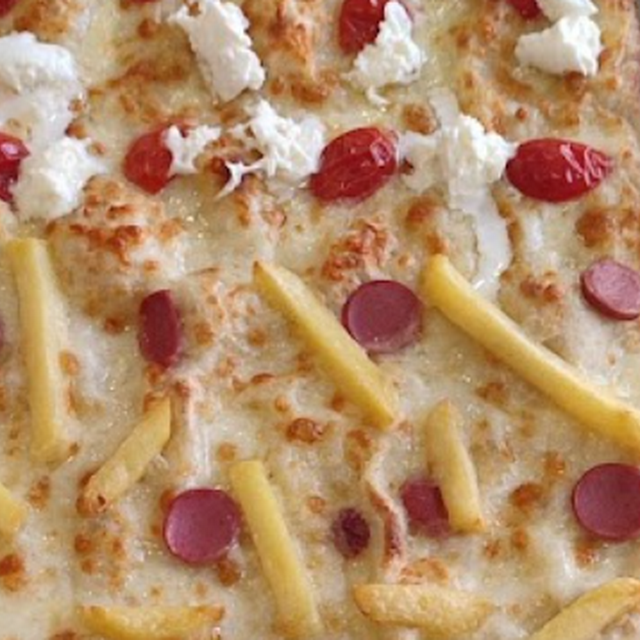 Pizza Con Wurstel E Patatine Fritte