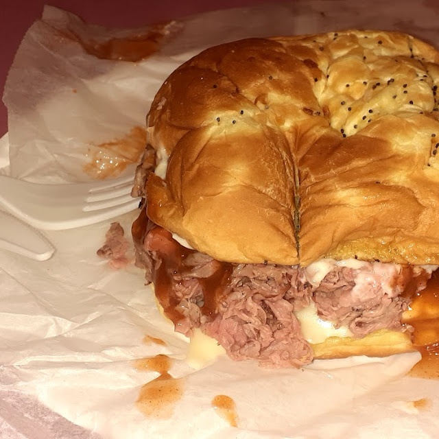 Roast Beef Sandwiche on Onion Bun