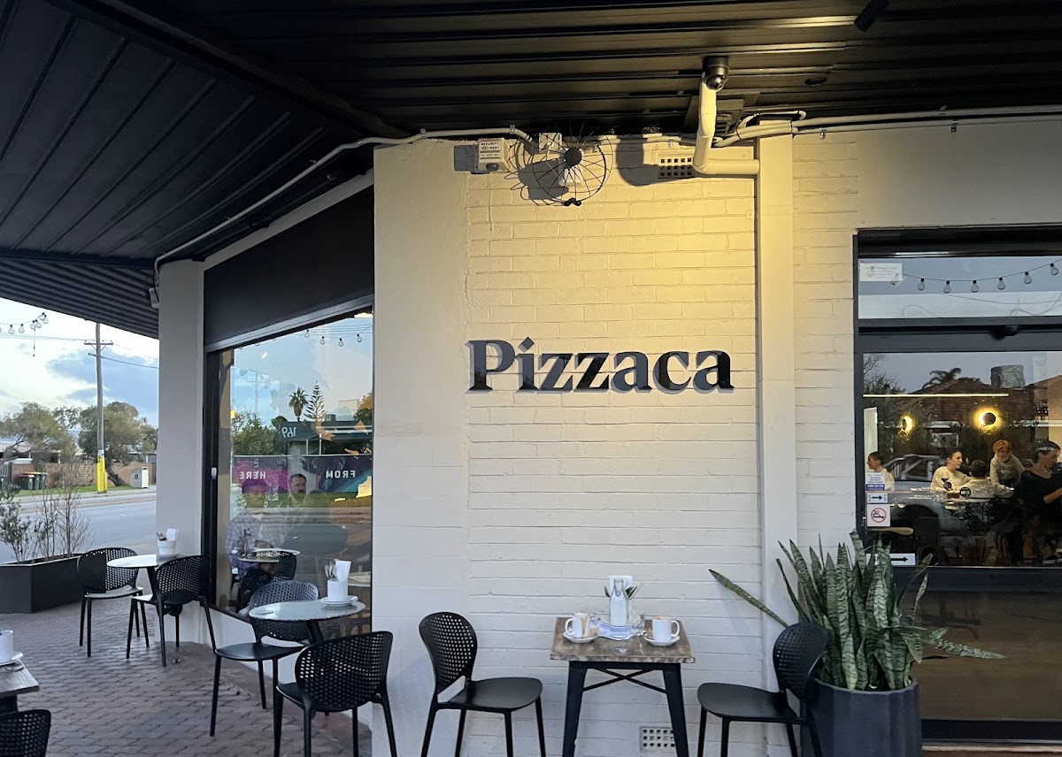 Pizzaca Pizzeria & Bar