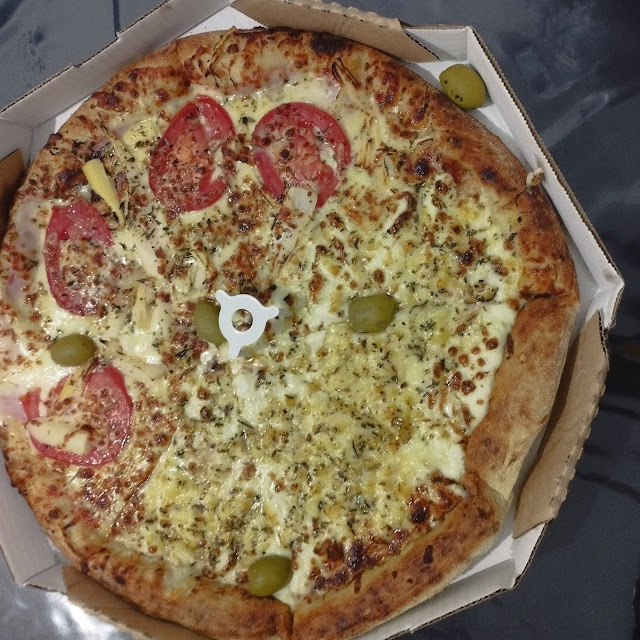 Pizza Metade 4 Queijos E Bauru