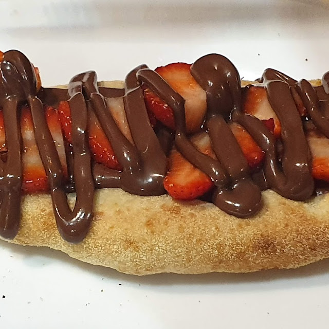 Esfiha Chocolate Com Com Morango