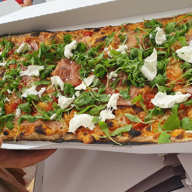 Pizza Mettro Pomodori Crudo Rucola E Burrata
