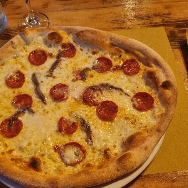 Pizza Bianco Mit Sardellen Und Gorgonzola
