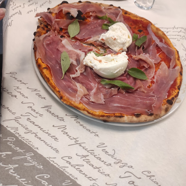 Pizza Con Culatello E Burrata