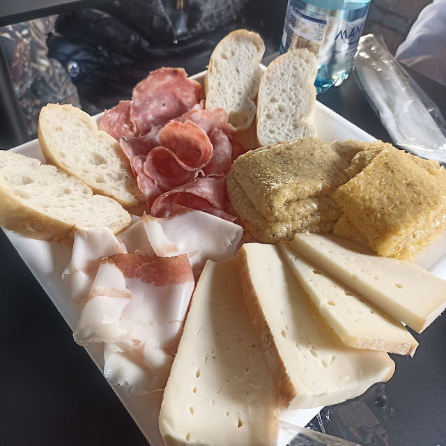 Tagliere Di Salumi E Formaggi