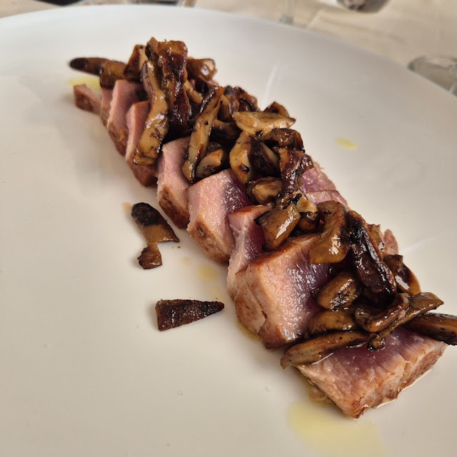 Tonno Scottato Con Funghi