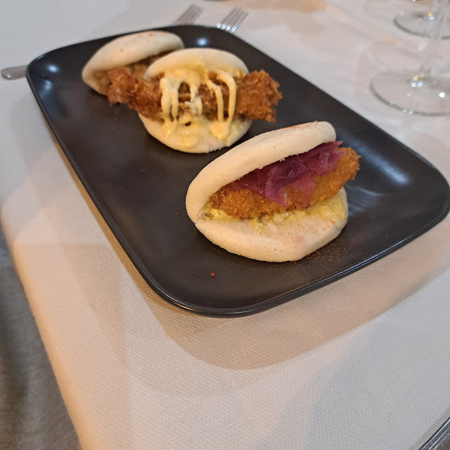 Antipasto Con Panini Bao E Pesce