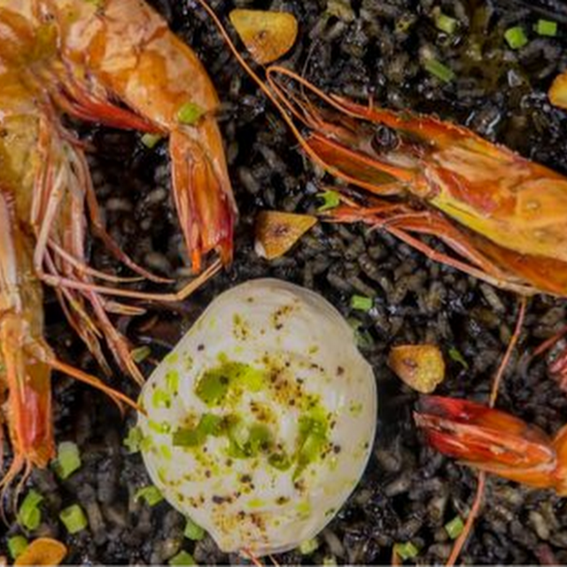 Paella Negra Con Langostinos