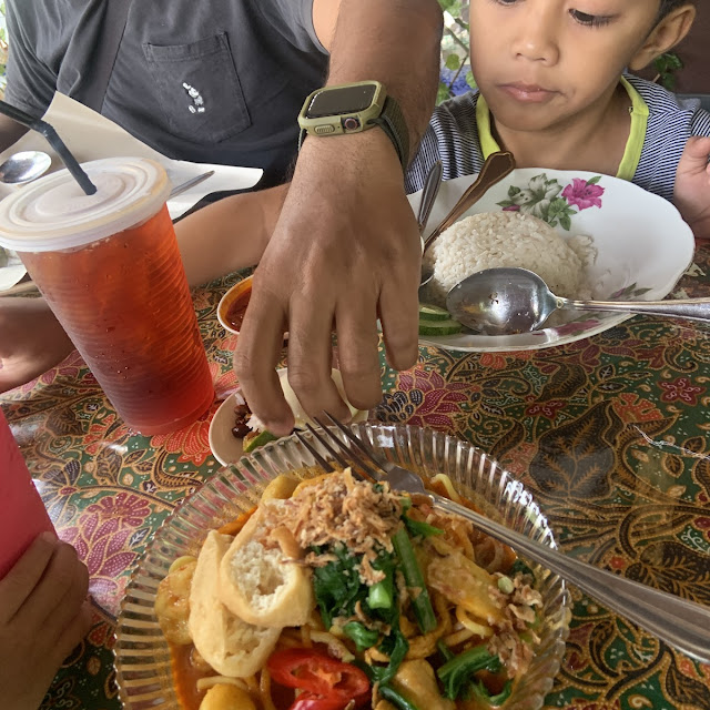 Mee Kari