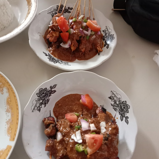 Sate Kambing Dan Sate Ayam