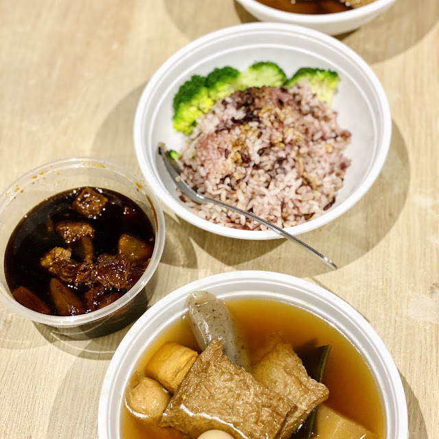 Single Set Meal Braised Pork Trotters on Rice Taiwan Sausage Yogurt