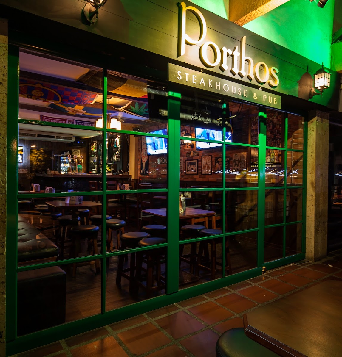 Porthos Steakhouse & Pub CC Viva