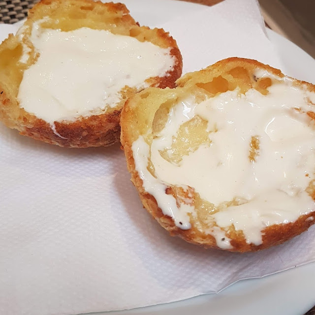 Pão Com Manteiga Com Saída Requeijão