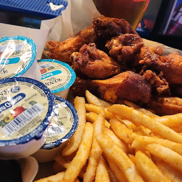 Chicken Wings with Fries