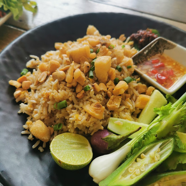 ข้าวผัดกากหมู