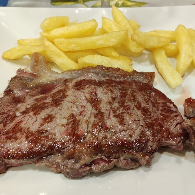 Entrecot de Ávila de 300 Gr Con Patatas Buenísimo