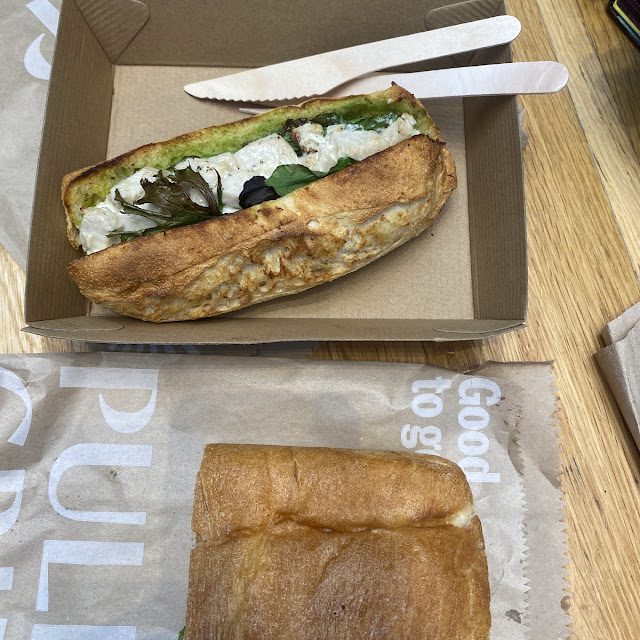 Avacado & Chicken Burger