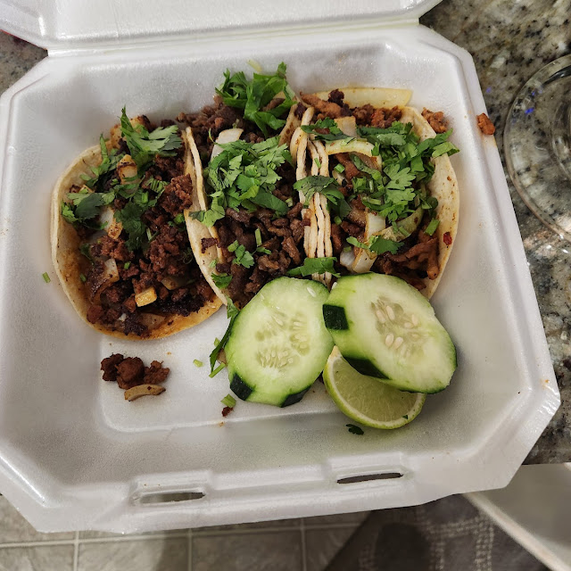 Tacos Y Pupusas