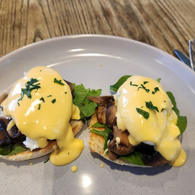Egg Benedict with Mushrooms