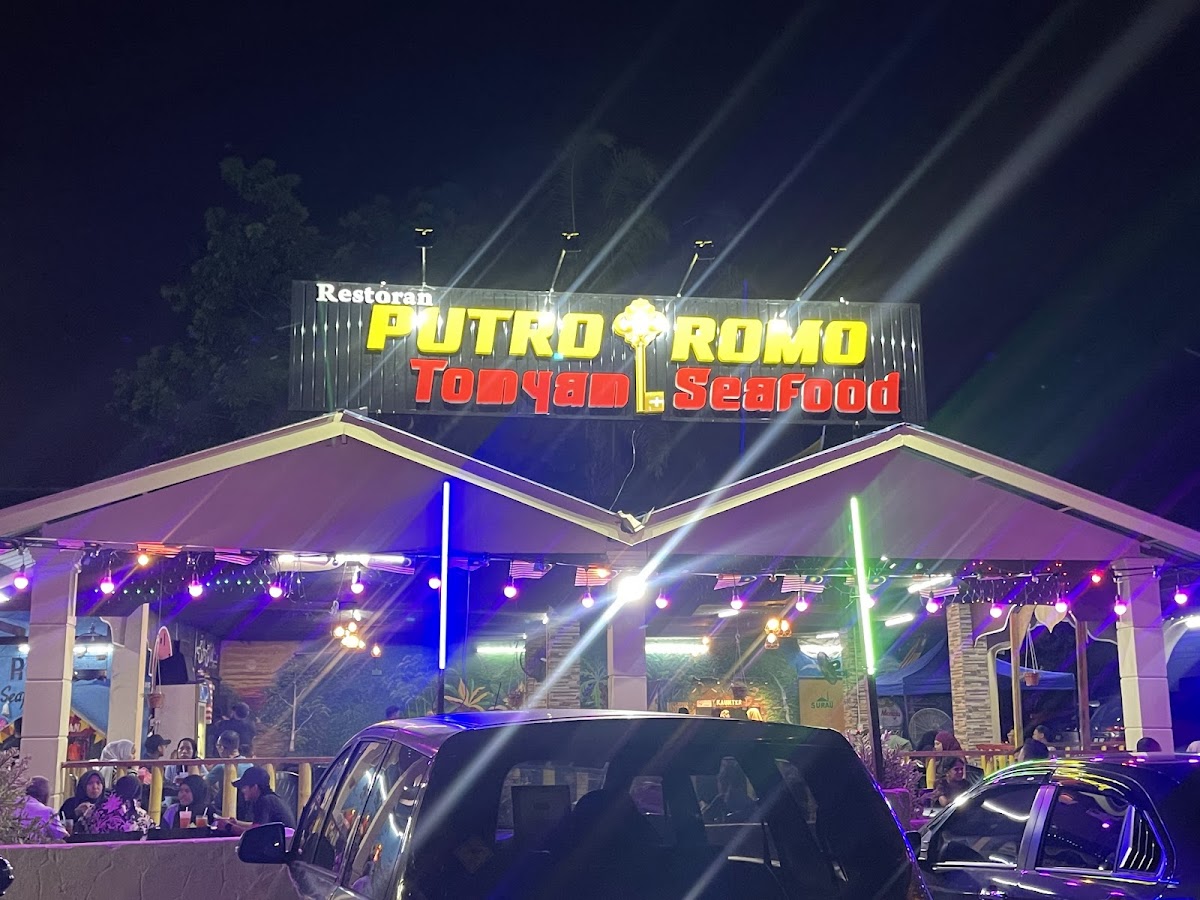 Putro Romo Tomyam Seafood