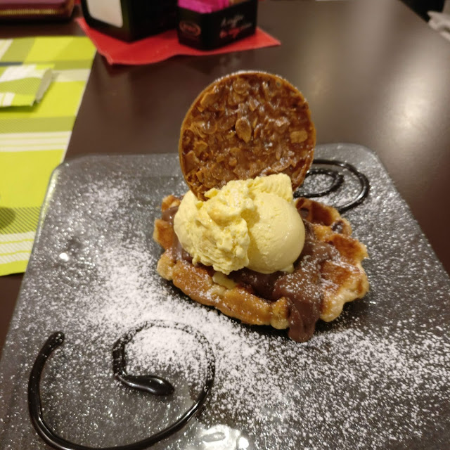 Waffle Nutella Gelato Alla Crema E Croccante Alle Mandorle