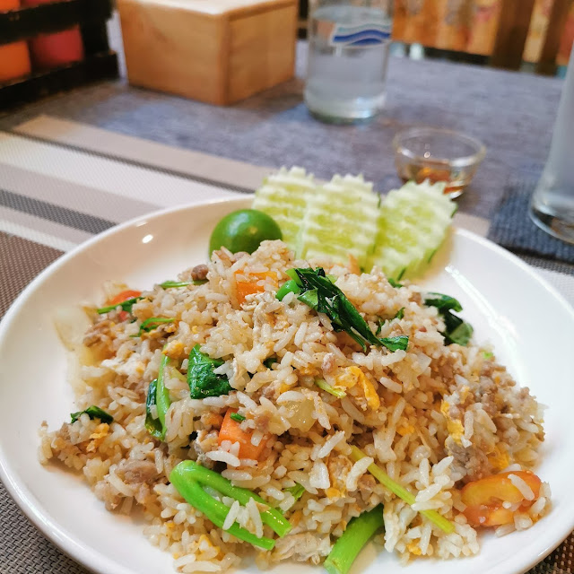 ข้าวผัดคะน้าปลาเค็ม