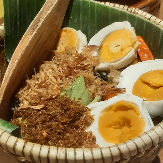 Nasi Liwet Telor Asin